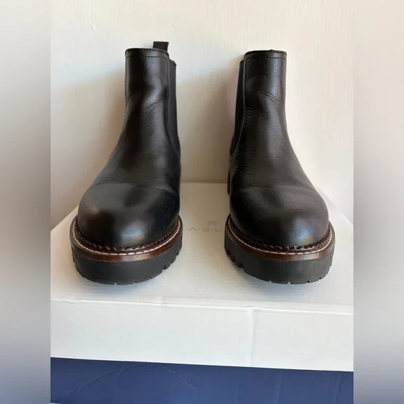 Caslon Miller Black Chelsea Boots - Picture 6 of 10